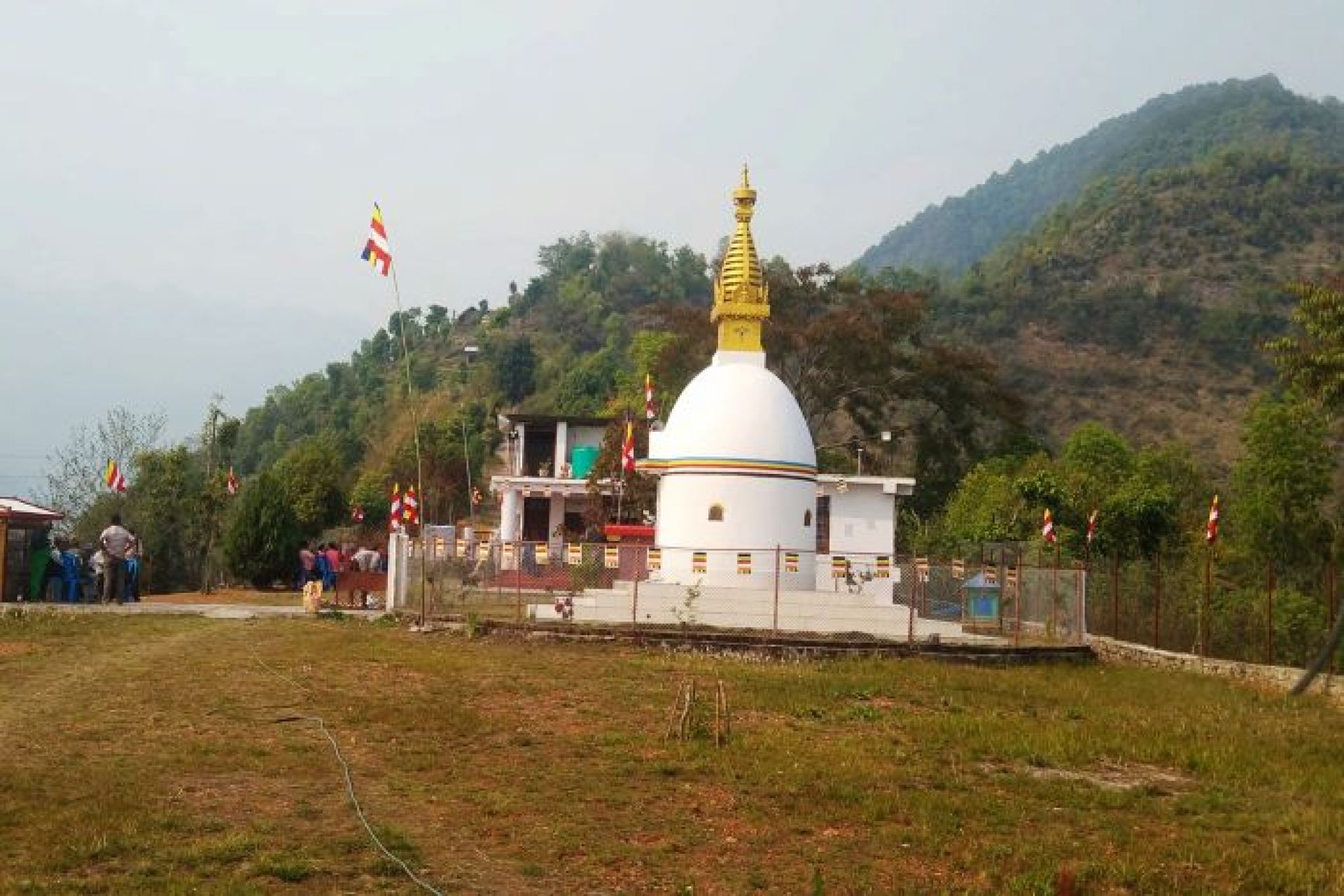 पर्यटक तान्दै रिघा उदय बुद्धविहार